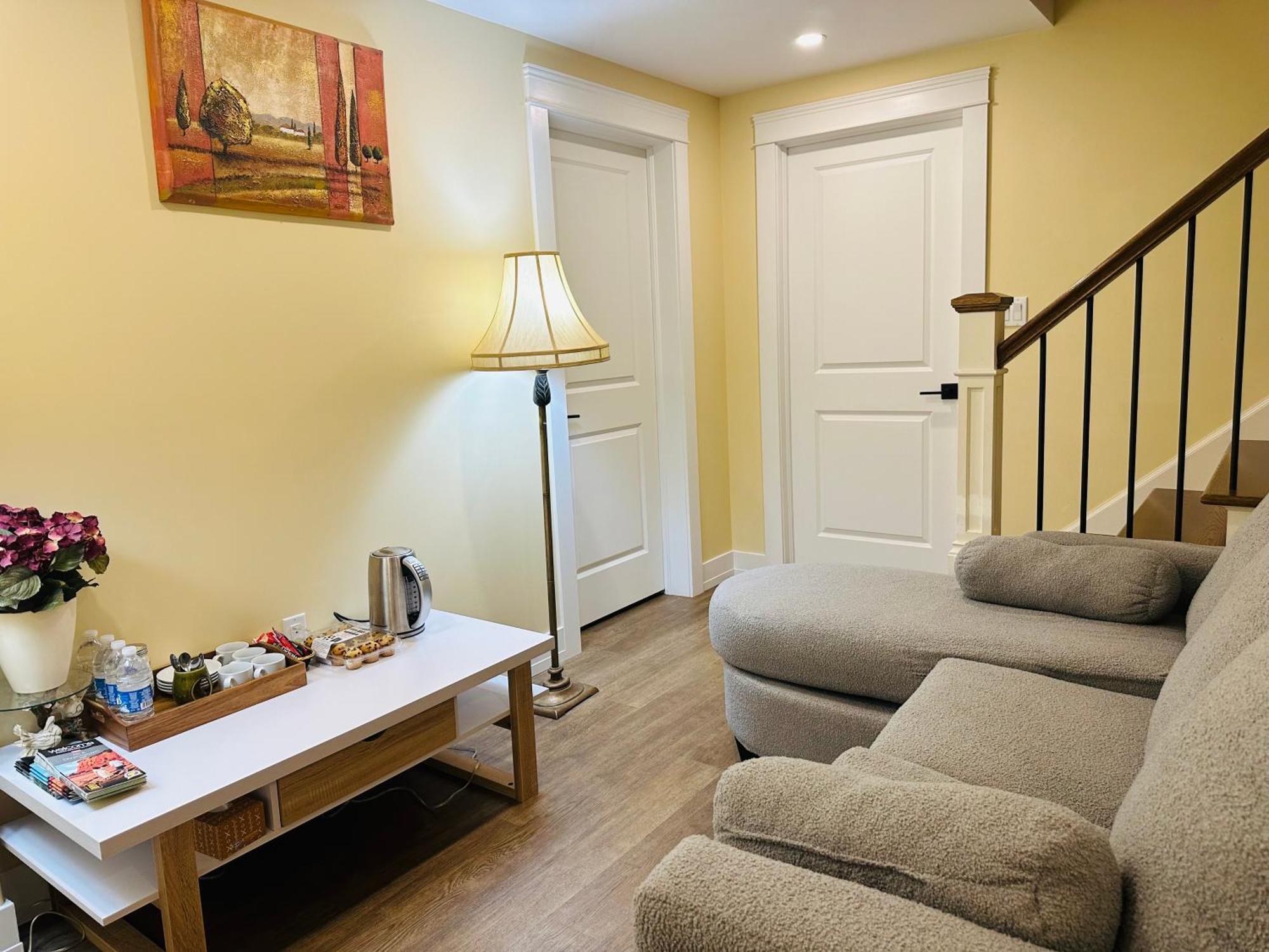 Apartamento Luxurious Basement Retreat Charlottetown Exterior foto
