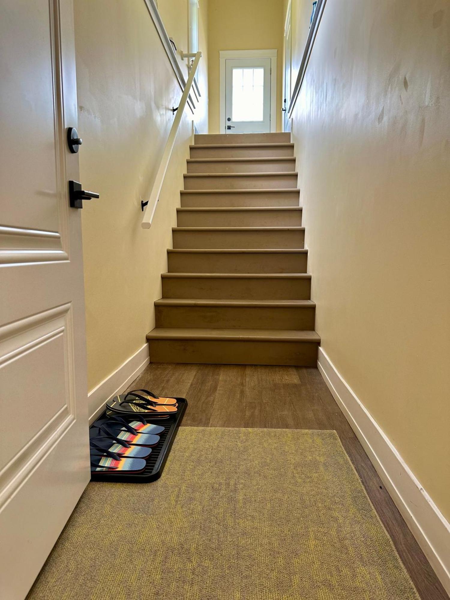 Apartamento Luxurious Basement Retreat Charlottetown Exterior foto