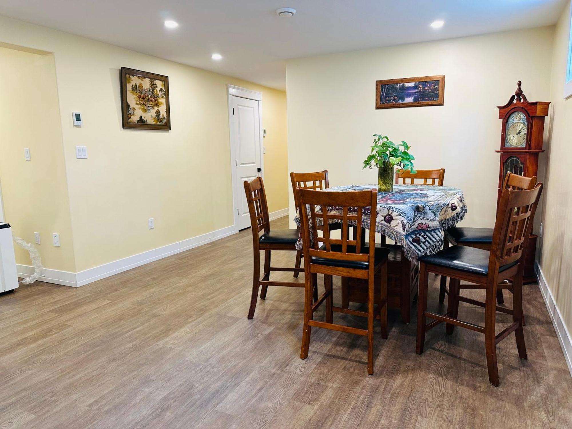 Apartamento Luxurious Basement Retreat Charlottetown Exterior foto