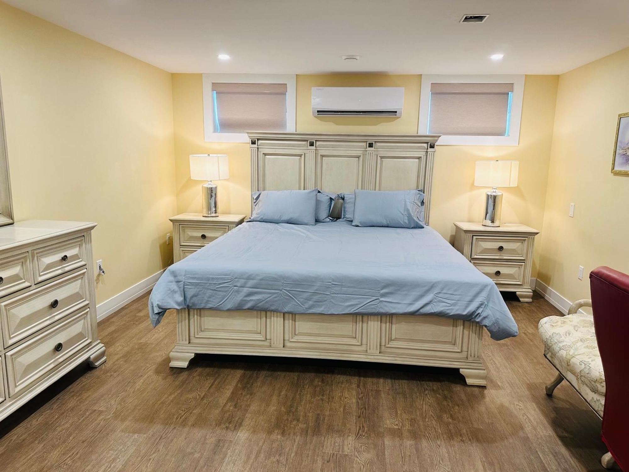 Apartamento Luxurious Basement Retreat Charlottetown Exterior foto