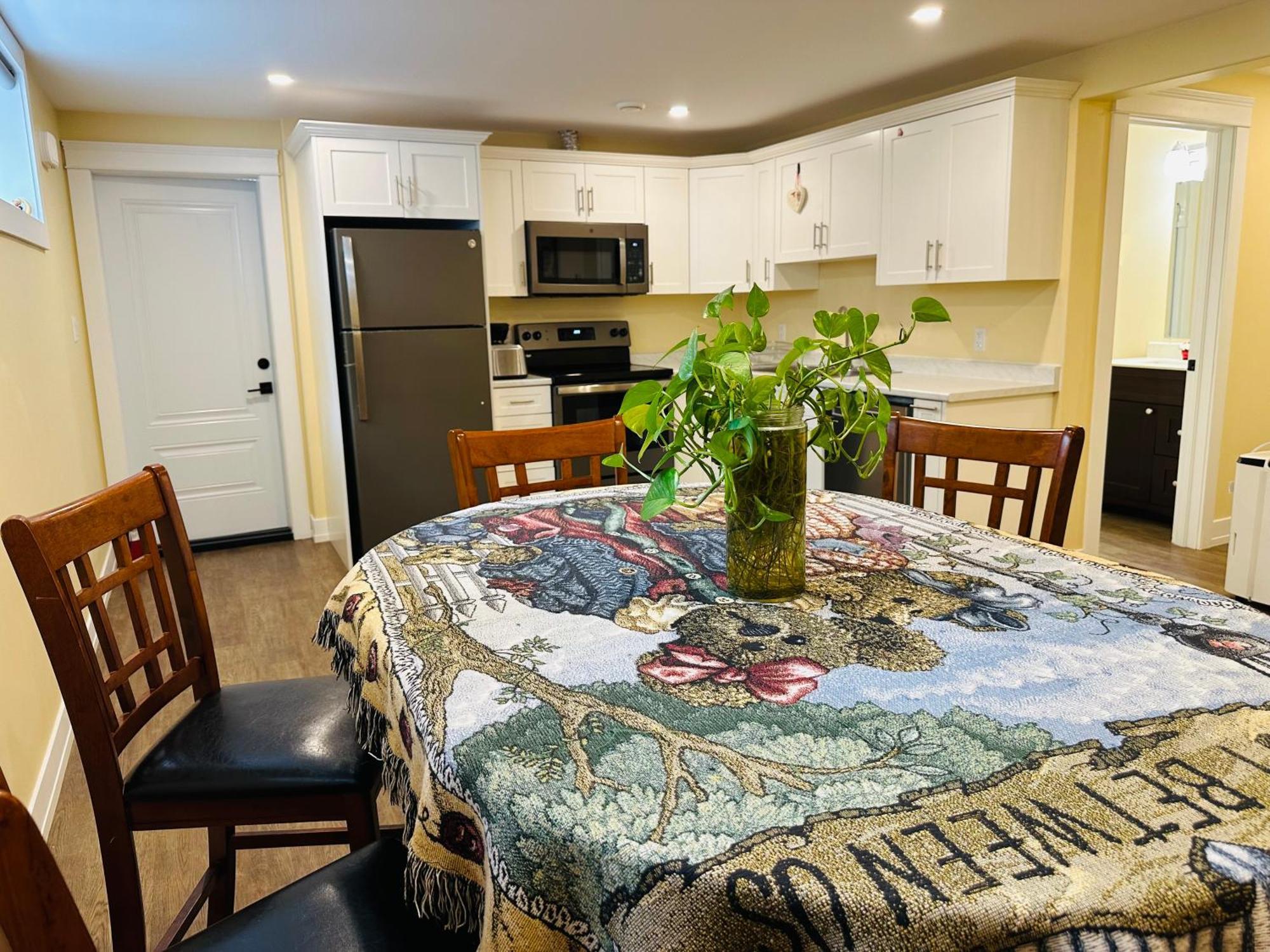 Apartamento Luxurious Basement Retreat Charlottetown Exterior foto
