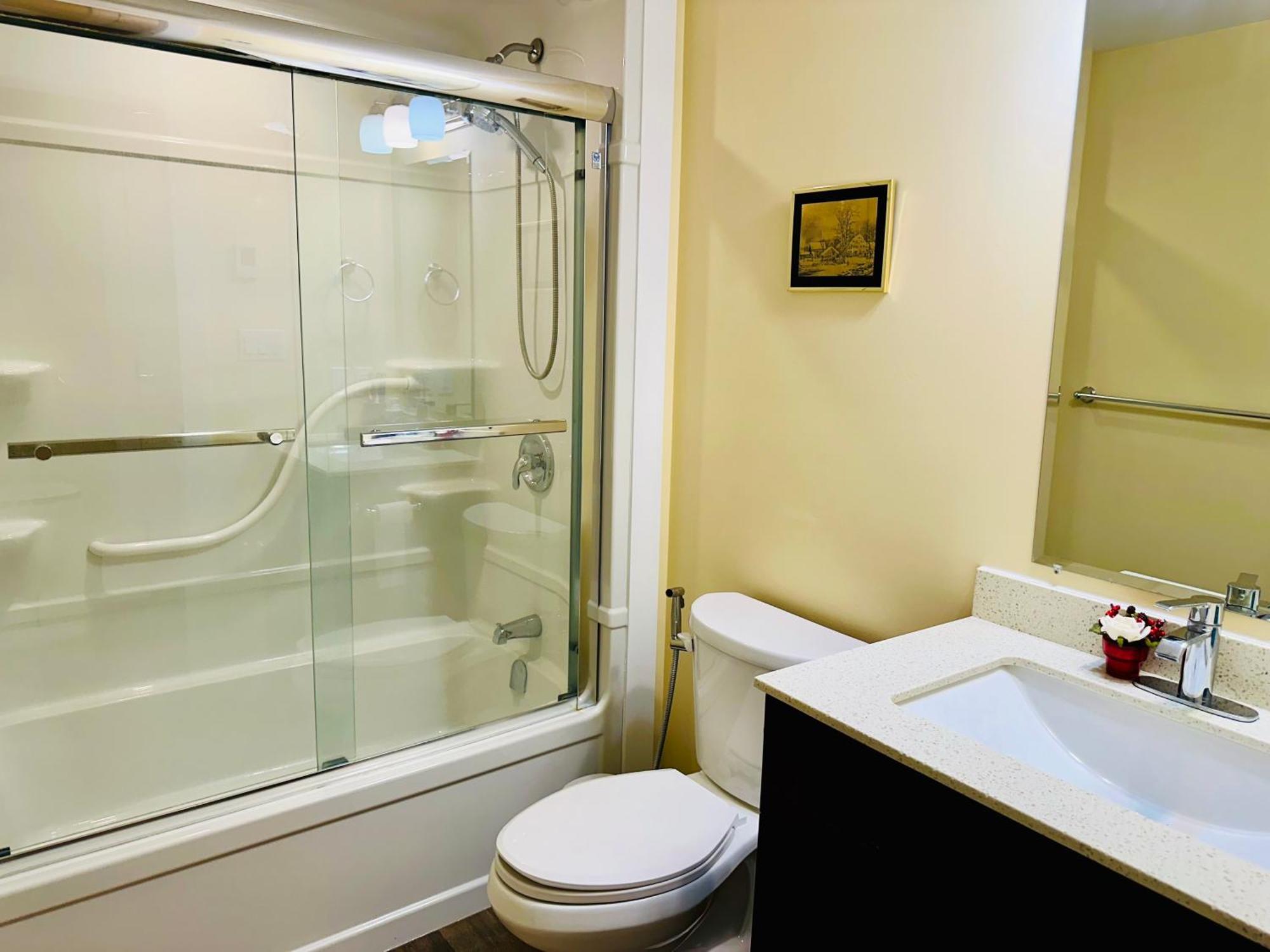 Apartamento Luxurious Basement Retreat Charlottetown Exterior foto