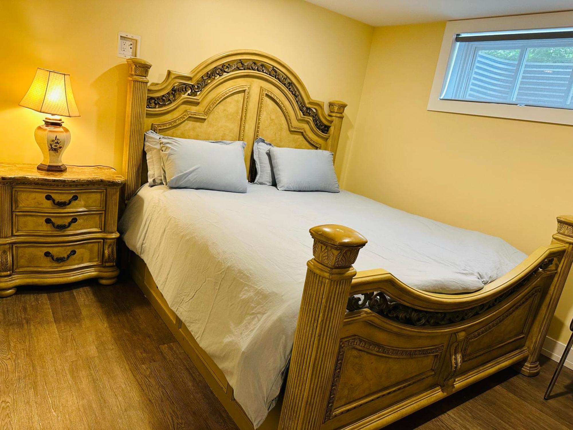 Apartamento Luxurious Basement Retreat Charlottetown Exterior foto