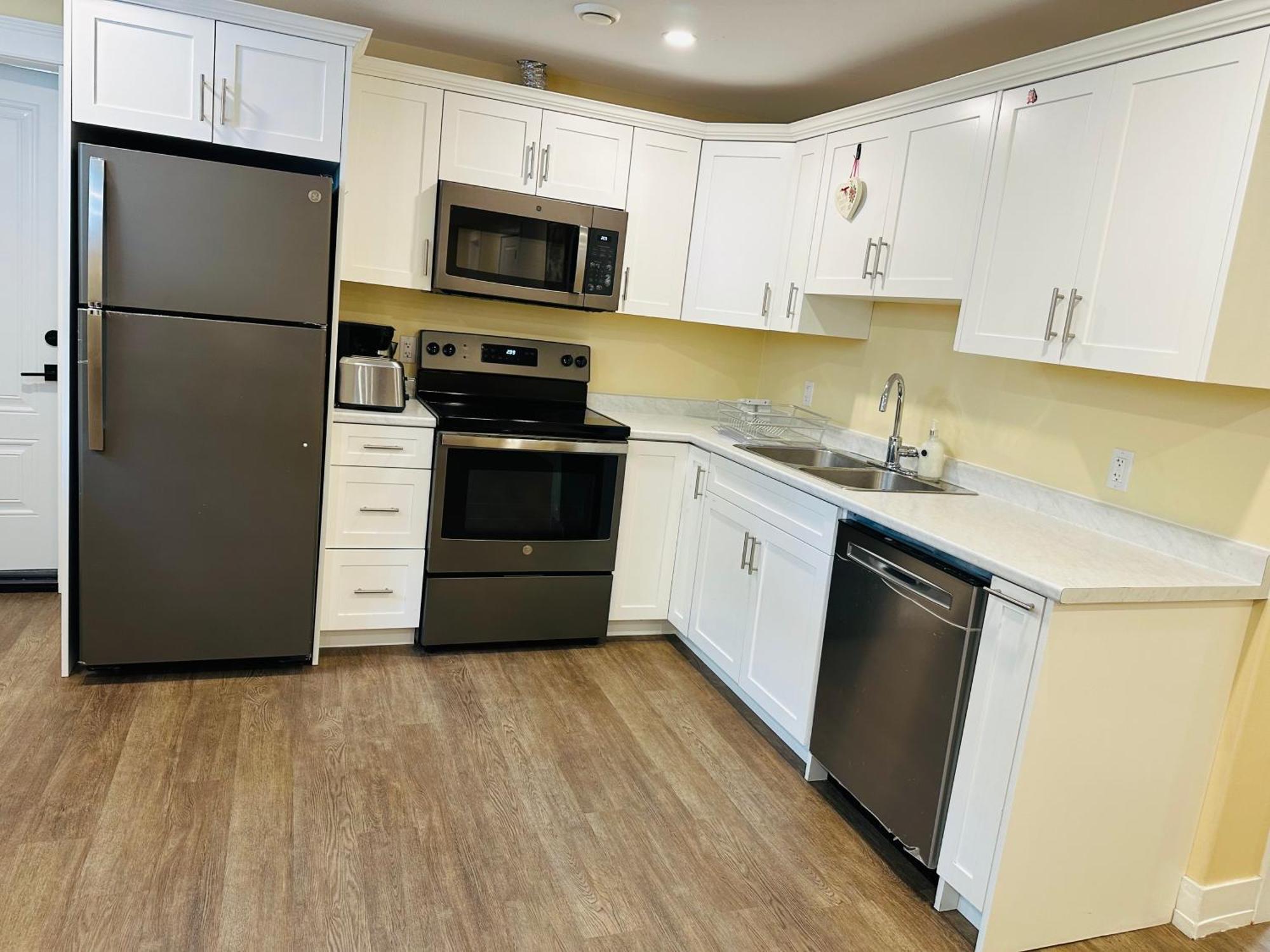 Apartamento Luxurious Basement Retreat Charlottetown Exterior foto