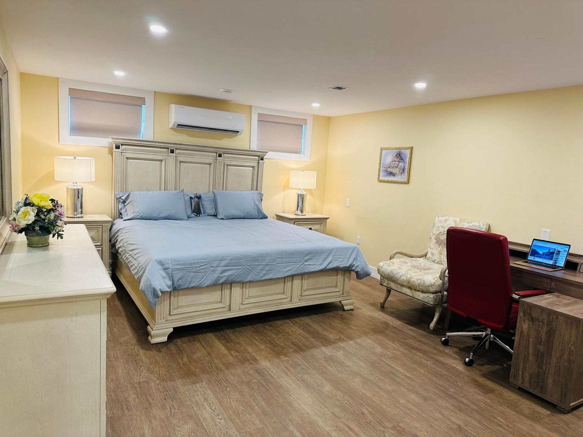 Apartamento Luxurious Basement Retreat Charlottetown Exterior foto