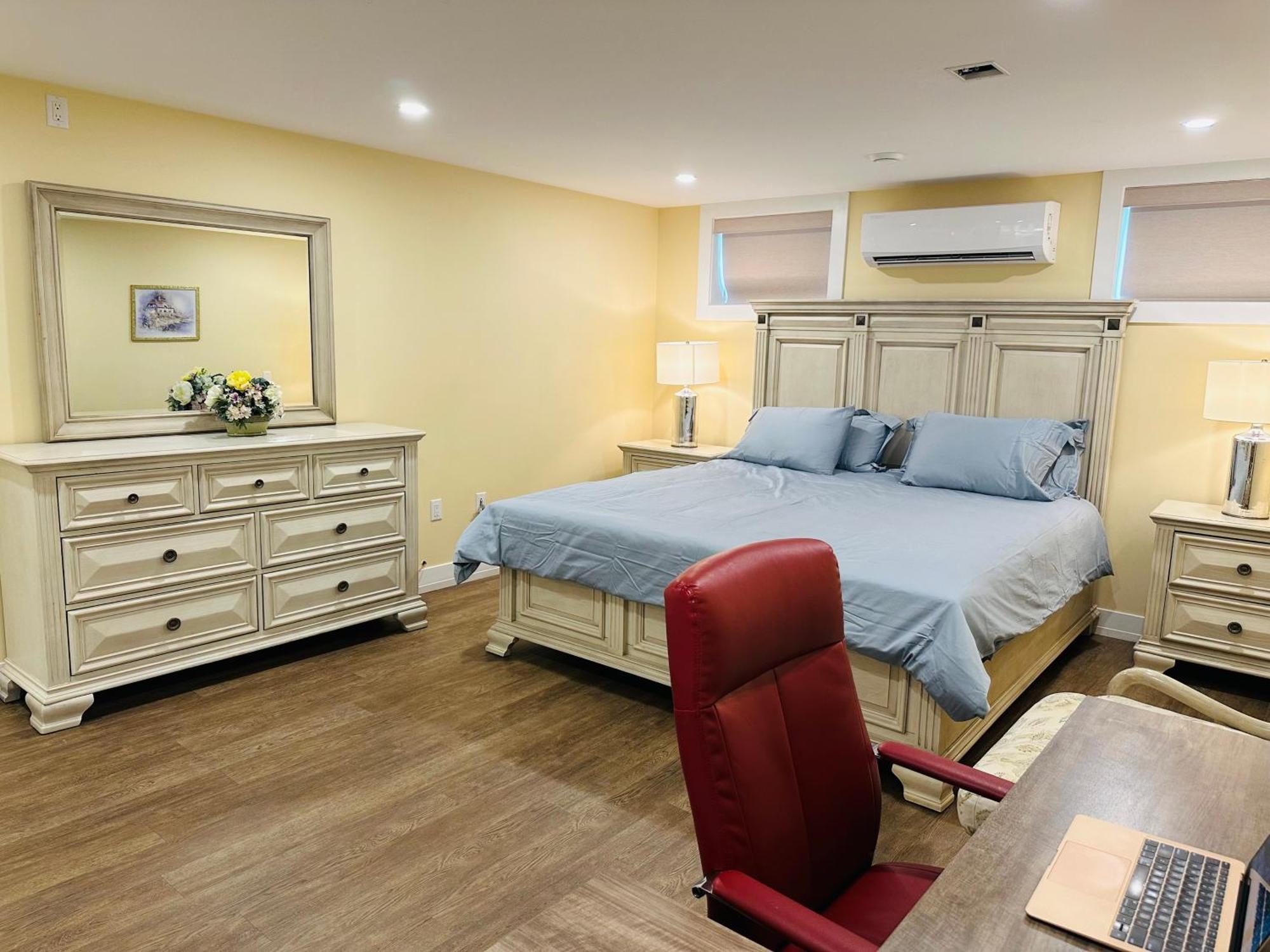 Apartamento Luxurious Basement Retreat Charlottetown Exterior foto